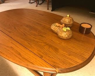 Drop leaf oak coffee table