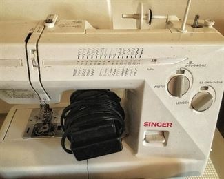 Portable Singer Sewing Machine 