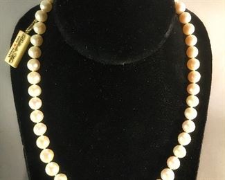 Cultured Pearls Necklace 