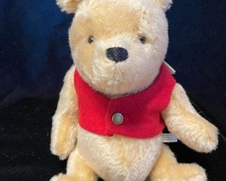 $180.00
Winnie the Pooh EAN 354908
10” Mohair LE 417/2000
With box and COA 