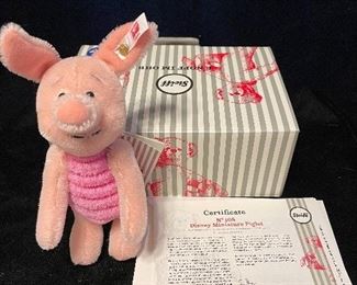 $155.00
Mini piglet.   EAN 683657
6” Mohair 
LE 205/2000
With box and COA 