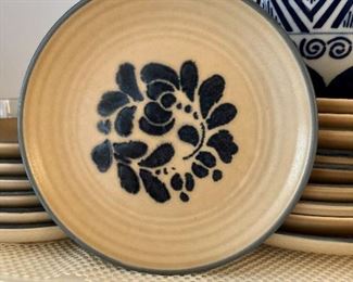 Pfaltzgraff Folk Art Dinnerware 