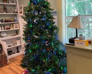 Pre-lit Christmas tree - changes from colored to white lights