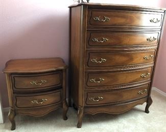 Broyhill chest of drawers an matching nghtstand