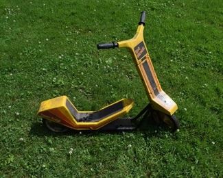 "Neo-Vintage" Turco Power Pedal Scooter