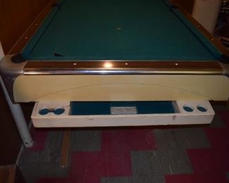 Retro 9' Pool Table