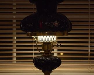 Fenton - Black Amethyst Lamp