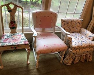 Cute chairs down in retro florals