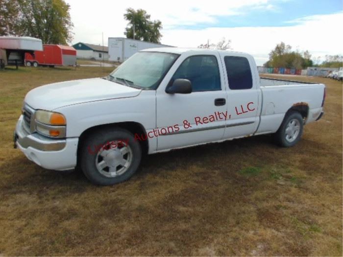 2006 GMC 1500 Sierra Ext Quad Cab short bed,
4x2, 4.8 v8, auto, full pwr, cloth interior, Clean, Vin # ?, showing 315346. miles
(RUNS/DRIVES)

