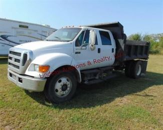 2005 Ford F750 XL Super Duty Crew Cab 4 door 4x2,31,000 GVW, AMFM, Air, vinyl interior, crank windows, showing 159,489 miles, Cat C7 Asert Dsl, auto trans, Vin# 3FRPW75N65V182332

Ledwell box dump 5/6yd bed MOd: LW5/6yd, trailer brake control 
(RUNS/ WORKS)