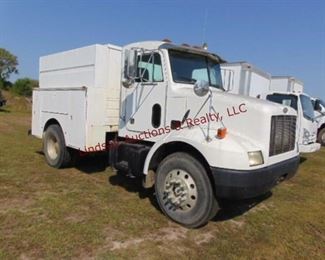 1995 Peterbilt tool bed truck, Cat 3126 Dsl,
Fuller 8spd, GVWR: 33,000, air brakes, trailer brake control, heat & air, AMFM/CASS, 0281213 miles, 9' tool bed has 6 storage spaces & walk in storage space, Vin# 1XP-NHF7X-1-TN389712 (STARTS/RUNS/ DRIVES)