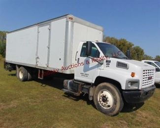 Sept 2005 GMC C7500 Duramax Dsl box truck,6spd manual, GVW 11,770 lbs,  heat & air, AMFM, crank windows, vinyl interior, 26' box bed- fold under alum hyd lift gate- roll door - side door, Vin# 1GDJ7C1376F403792, (FUEL PUMP OUT/ NEEDS BATTERIES/ BEEN SITTING)