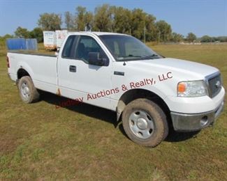 2007 Ford F150 XL 5.4 Triton/ automatic, cloth intheat & air, AMFM/ CD, pwr doors & windows, GVW 8200 lbs, 4x4, 8' bed, showing ? miles, Vin # 1FTVF14597NA48447

(HAS FLAT TIRE,  NEEDS TRANS WORK,  BEEN SITTING)