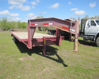 Sept 2003 Neal Mfg 8'x20' T.A. Goose-neck flat bed trailer, 20' deck, 4' beaver tail w/ pull up platform, slide-out ramps, 14,000 gvw, spare tire, Vin# 4A0DA242831000665