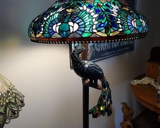 LARGE FLOOR LAMP STAINED GLASS WITH STAINED GLASS PEACOCK