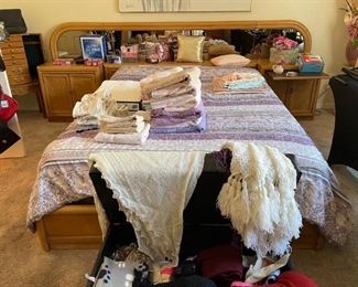 Thomasville bedroom set with mirrored headboard