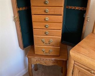 Jewelry chest