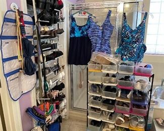 LOTS of ladies shoes 7-9