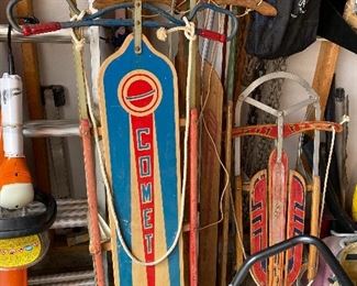 VINTAGE SLED: COMET