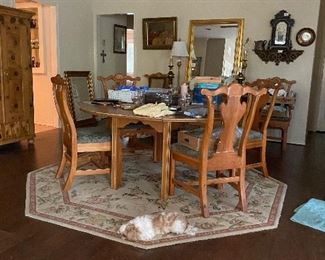 Oak dining table & 6 chairs 
