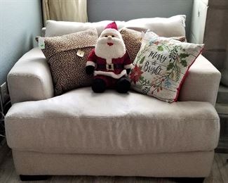 Extra wide side chair