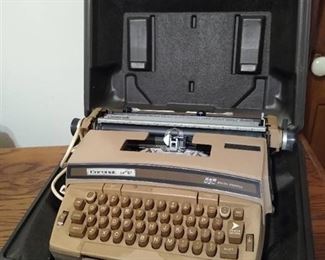 Smith corona coronet super 12 typewriter