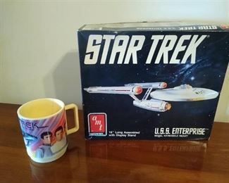 Star Trek U S S enterprise model & coffee cup