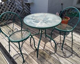 Small round patio set w/ 2 metal chairs