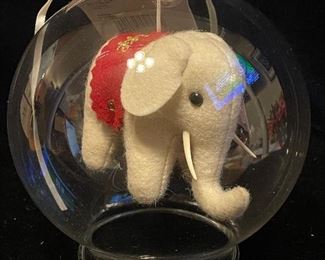 $80.00
Felt elephant Ornament EAN 021374
3” felt 
LE 153/500
With box and COA 
