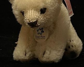 $50.00
Flocke Polar Bear Ornament 
EAN 036309
3” Alpaca LE 425/3000
With box and COA 
