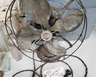 old antique Emerson brass blade cage fan, needs some TLC, hums but doesnt turn. 