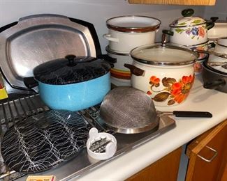 VINTAGE KITCHEN ITEMS!