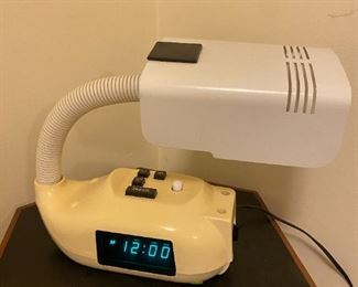 VINTAGE NIGHTSTAND ALARM CLOCK W LAMP