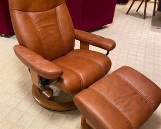 BROWN LEATHER LOUNGE CHAIR & OTTOMAN