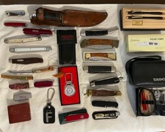 pocket knives, cross pen set, Tasco binoculars
