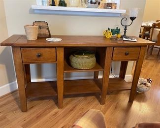 Broyhill "Attic Heirlooms" oak sofa table