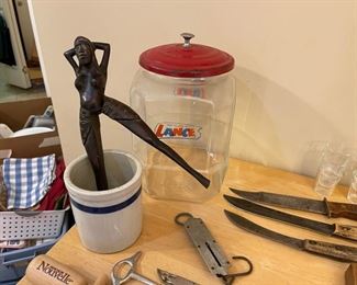 naughty nut cracker, Lance cracker jar