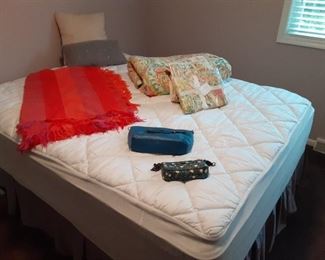 Queen size mattress pillow top 