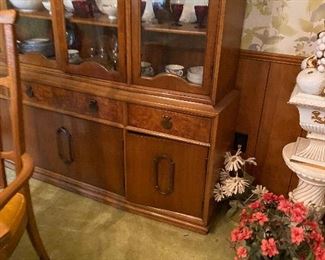 https://www.ebay.com/itm/114779764493 CV9002 Thomasville Mid Century Modern China Hutch -4/30/21 Pickup Only Estate Sale Pickup Only Auction