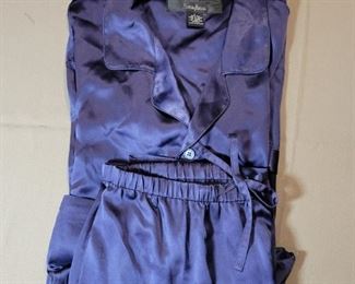 Neiman Marcus Pure Silk Womans Pajamas
