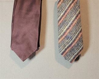 Vintage Assortment of Collectable Mens Ties