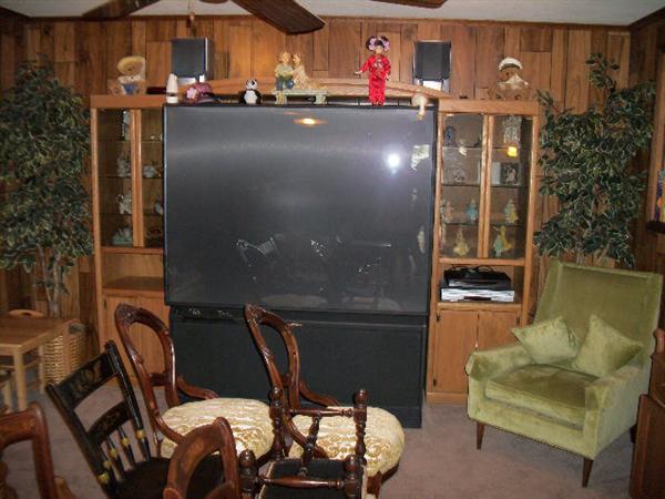 HUGH BIG SCREEN 
OAK CABINETS