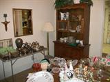Table of silver plated items including coffee set by Pairpoint