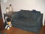 GREAT LOOKING LOVESEAT