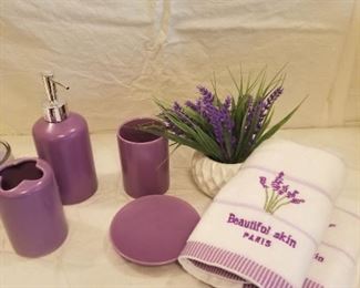 lavender bath accessories and finger towels