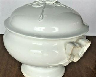 https://www.ebay.com/itm/114791775430	CC0043 ANTIQUE SOUP TUREEN UShip Or Local Pickup		Buy-It-Now	 $30.00 
