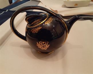 https://www.ebay.com/itm/124707856840	WRC8019 Mid Century Modern Hall USA 6 Cup Tea Pot China Uship or Local Pickup		Buy-It-Now	 $20.00 
