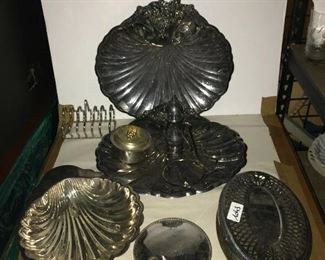 https://www.ebay.com/itm/124708492855	CC7015 Lot of Silver-plate Dining ware UShip Or local pickup		Buy-It-Now	 $20.00 
