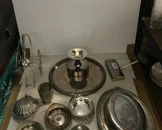 https://www.ebay.com/itm/114792326855	CC7016 Lot of Silver-plate Dining Ware UShip or local pickup		Buy-It-Now	 $20.00 
