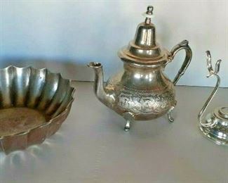 https://www.ebay.com/itm/114793059161	CC8015 LOT OF 3 METALWARE SILVERPLATE PIECES UShip or Local Pickup		Buy-It-Now	 $30.00 
